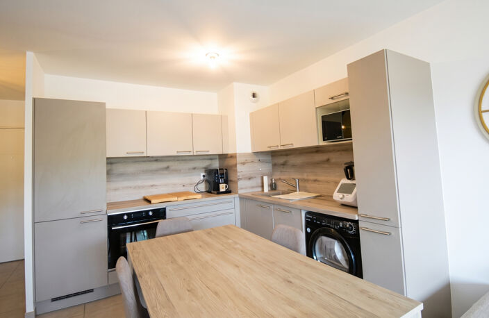 À LOUER - ETAT NEUF ! T2 MEUBLÉ DE 46m2 - TERRASSE de 15,65 — photo 3