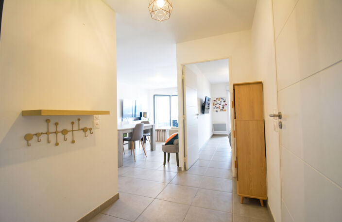 À LOUER - ETAT NEUF ! T2 MEUBLÉ DE 46m2 - TERRASSE de 15,65 — photo 4