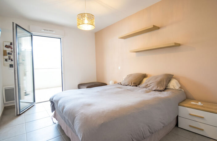 À LOUER - ETAT NEUF ! T2 MEUBLÉ DE 46m2 - TERRASSE de 15,65 — photo 5