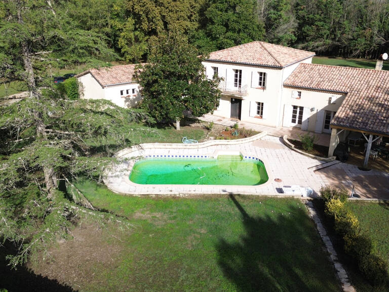 Maison de 6 chambres avec de beaux volumes — photo 1