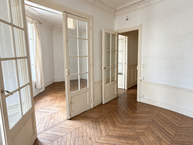 Paris 15e - 3 pièces de charme à rénover, ascenseur et cave — photo du bien