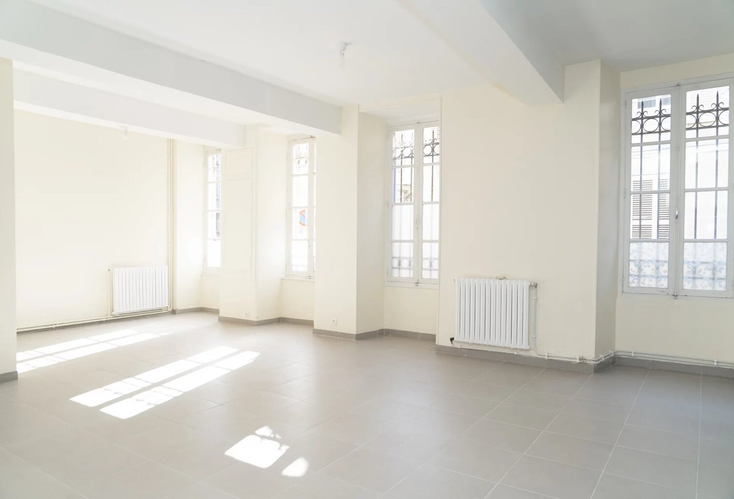 A LAON MAISON DE VILLE... — photo 1