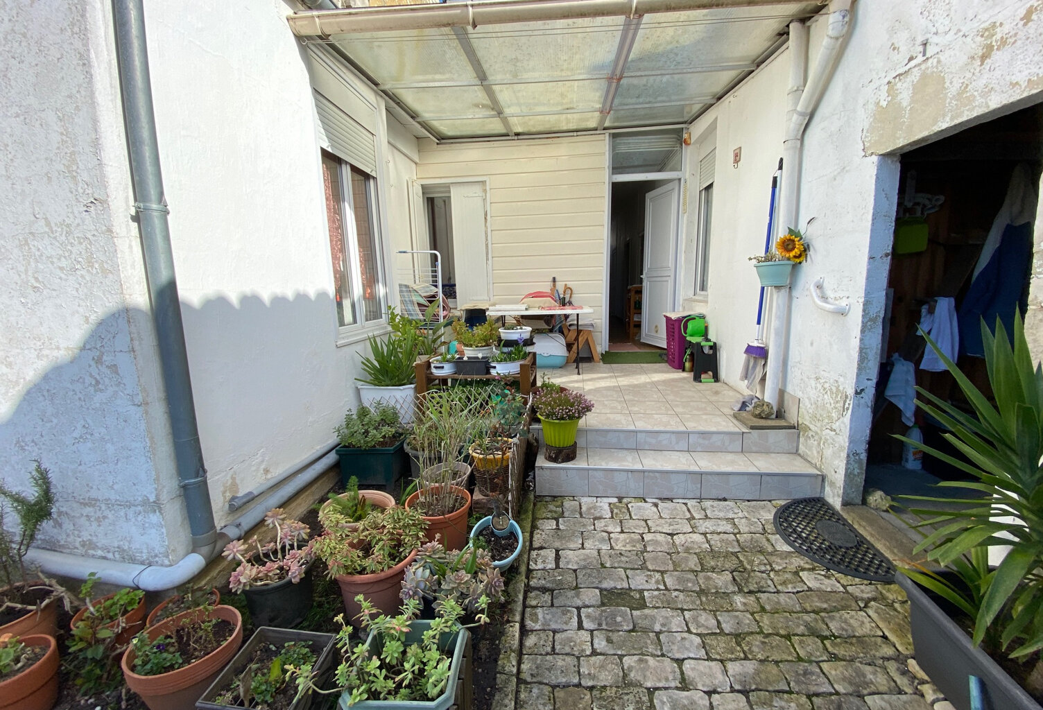 Rochefort   Maison de plain-pied à rénover avec beau potenti — photo 1