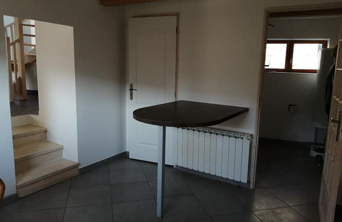 Maison de village T2 à louer à MONTCUSEL — photo 2