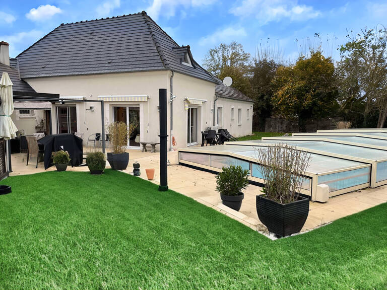 À Saint-Parize-Le-Châtel, propriété avec terrasse à acheter — photo 1
