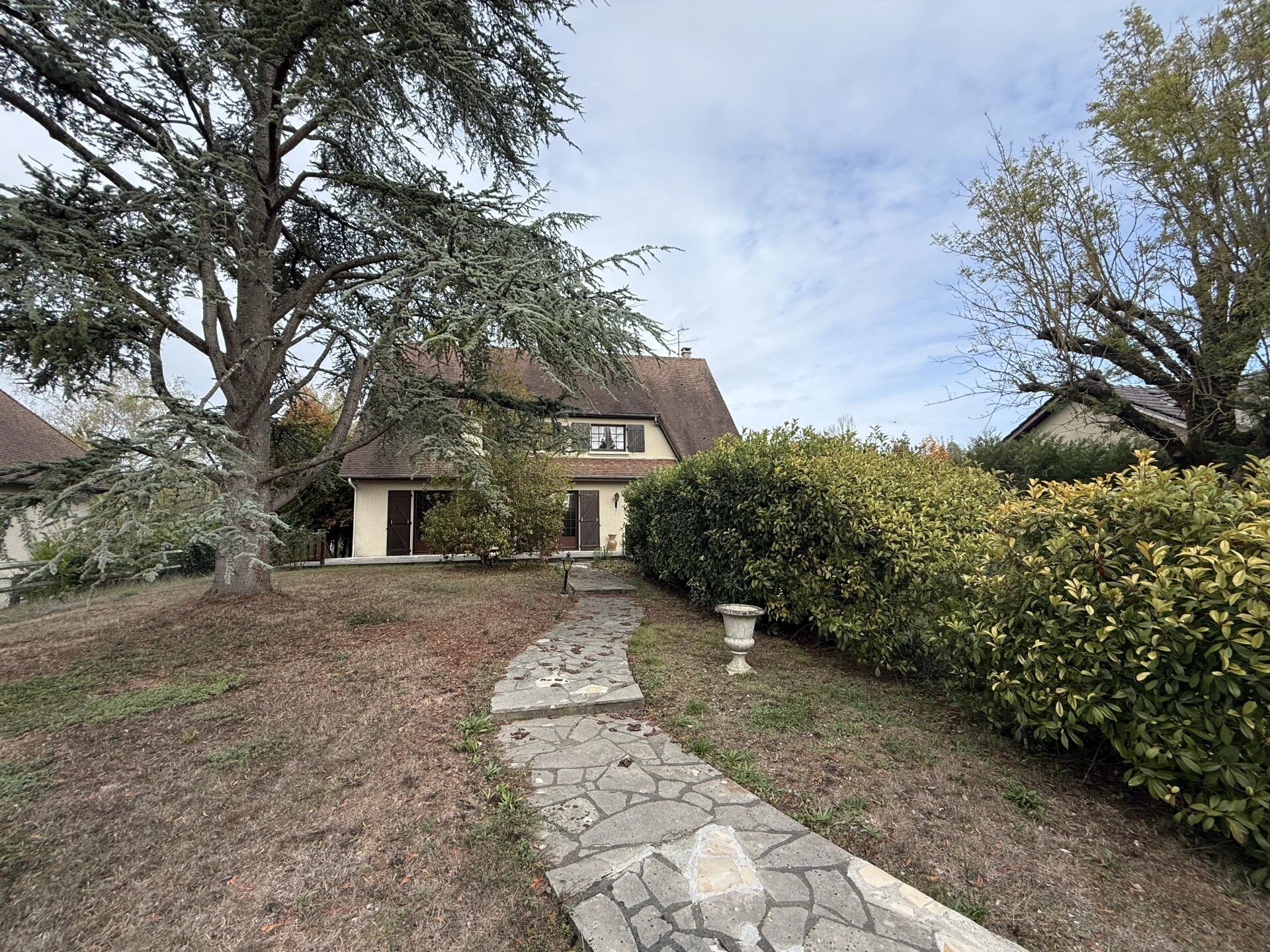 Maison 8 pièces 200 m² · à La Genevraye · 200 m² · 445 000 €