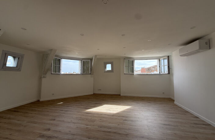 HAUTE VILLE - DERNIER ETAGE - ASCENSEUR  - 100 m2 — photo 3