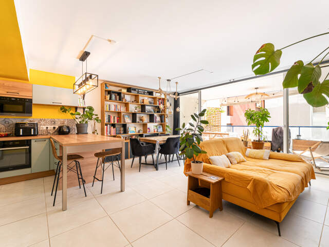 MARSEILLE 6e   T3 DE 73M2 - TERRASSE PLEIN SUD, BALCON ET DE — photo du bien