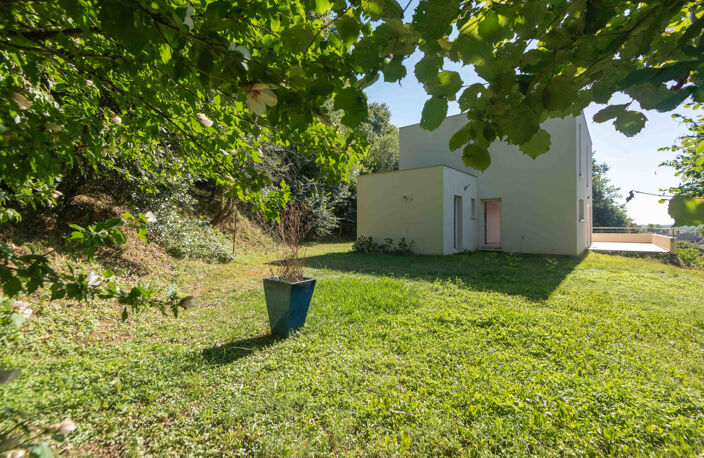 MAISON DE 143 M2 - 4 CHAMBRES+BUREAU - VUE TRES DEGAGEE — photo 3