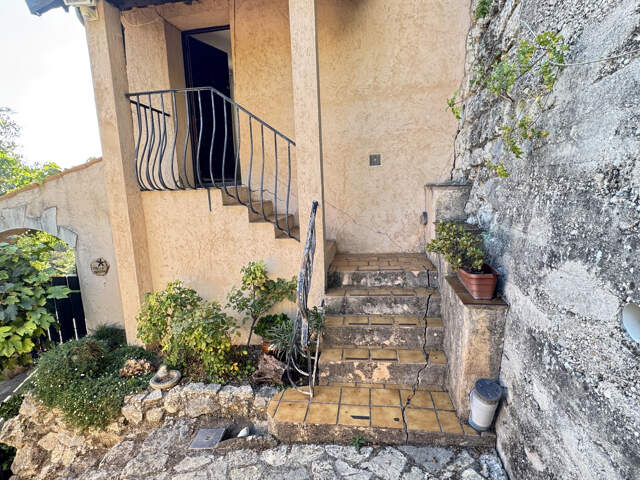 Grasse T1/T2 avec jardin de 200 m2 environ vue mer — photo du bien