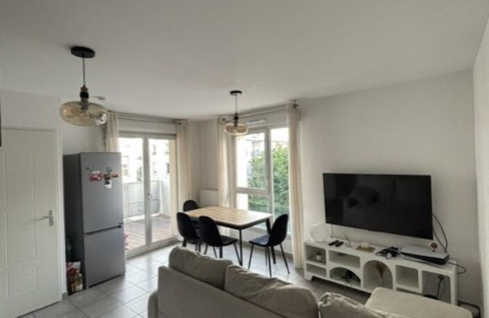 Location appartement 2 pièces 40 m² à Vaulx-en-Velin (69120) — photo 3