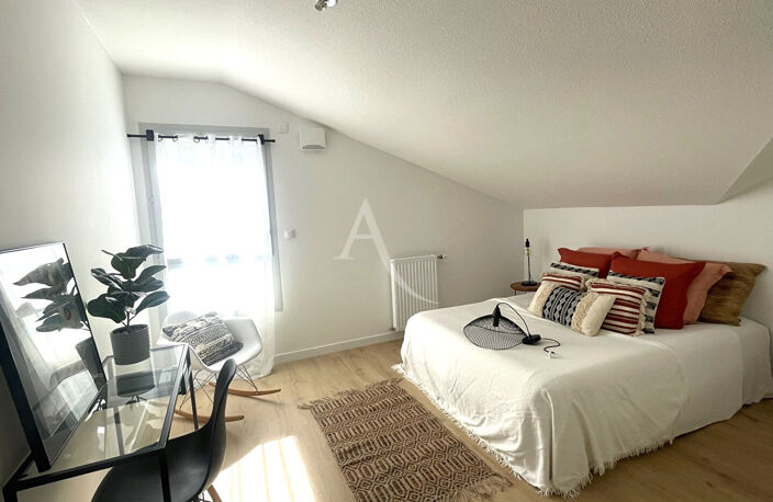 Appartement  5 pièce(s) 100 m2 Dernier étage — photo 4