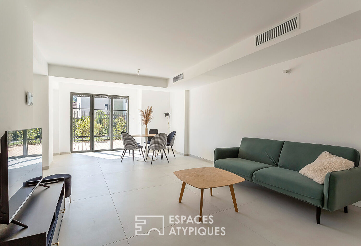 Maison élégante rénovée avec sa terrasse au calme — photo 1