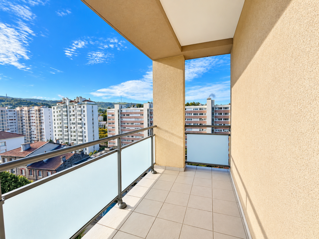 APPARTEMENT 4 PIECES AVEC BALCON ET GRAND GARAGE — photo du bien