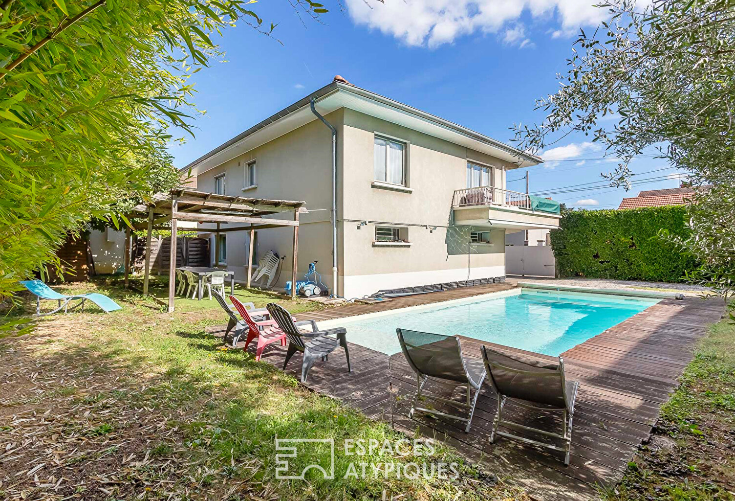 Maison de ville avec piscine et dépendance au coeur de Tassin — photo 1