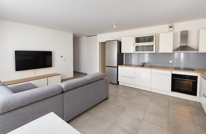 VENTE APPARTEMENT T4 -DECINES-PLACE CE LA LIBERATION — photo 2