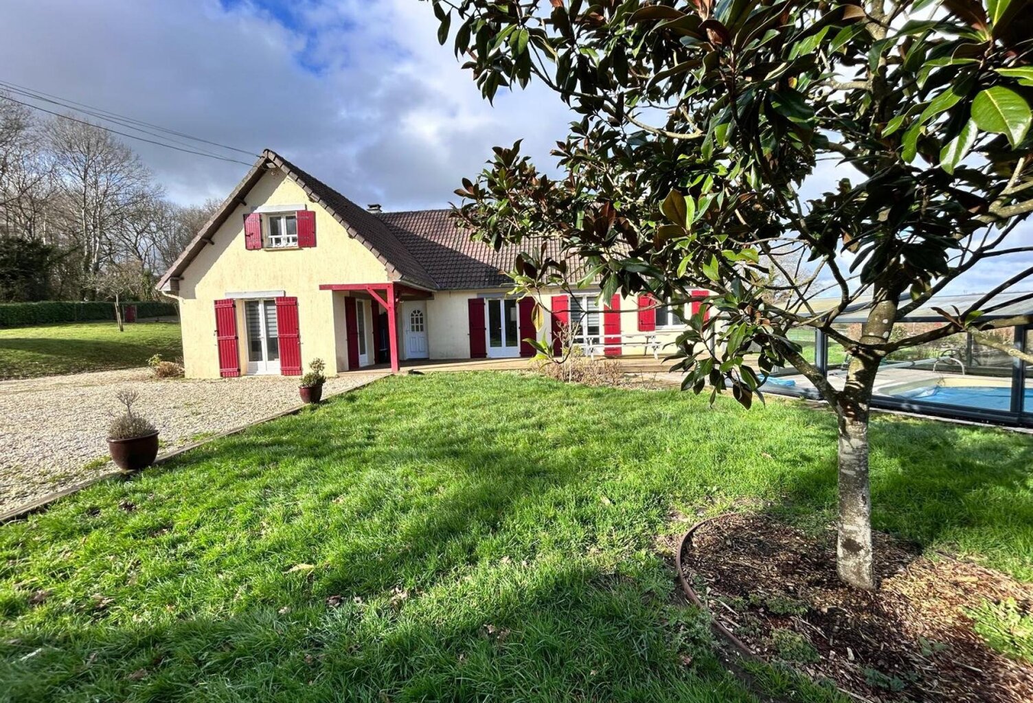 Maison contemporaine avec piscine couverte et grand terrrain — photo 1