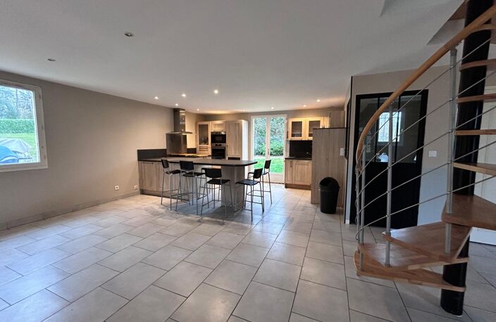 Maison contemporaine avec piscine couverte et grand terrrain — photo 3