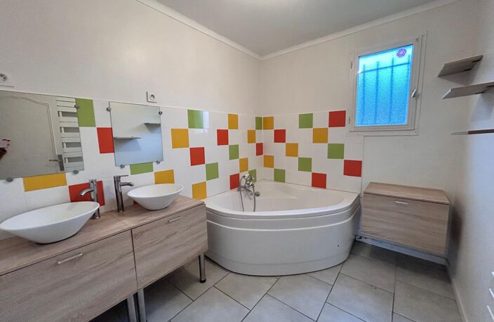 Maison contemporaine avec piscine couverte et grand terrrain — photo 5