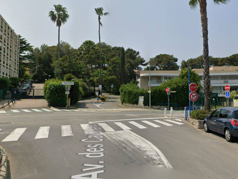Lot de 6 parkings en sous-sol quartier Les Maurettes à Villeneuve-Loubet — photo 1