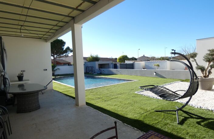 Villa plain pied type californien 168m² sur terrain avec pisicine de 896m² — photo 2