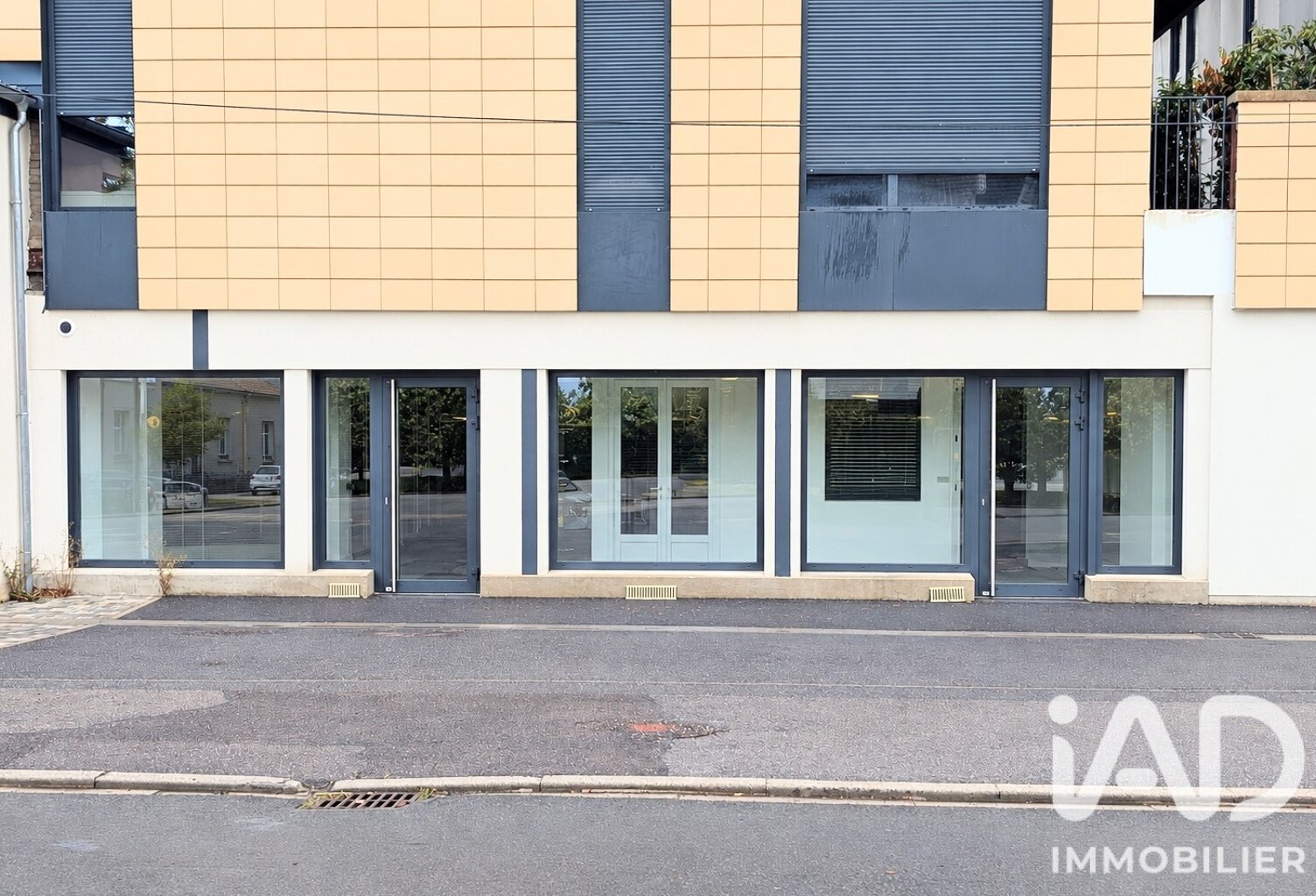 Vente Boutique/Local commercial 150 m&sup2; — photo 1
