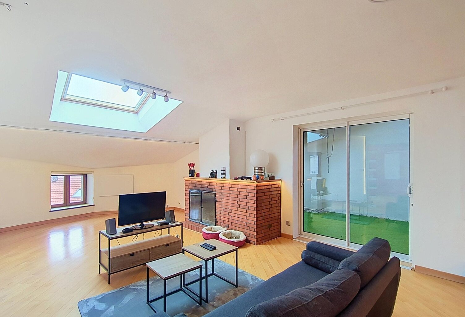 Maison de village de 228 m² , 5 chambre, garage, sous-sol et grandes dépendances aménageables — photo 1