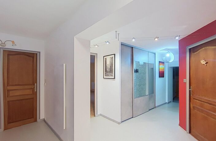 Maison de village de 228 m² , 5 chambre, garage, sous-sol et grandes dépendances aménageables — photo 3