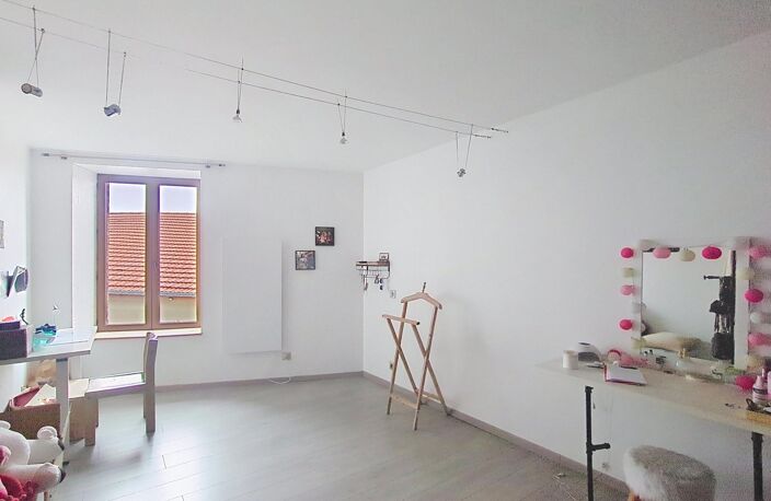 Maison de village de 228 m² , 5 chambre, garage, sous-sol et grandes dépendances aménageables — photo 5