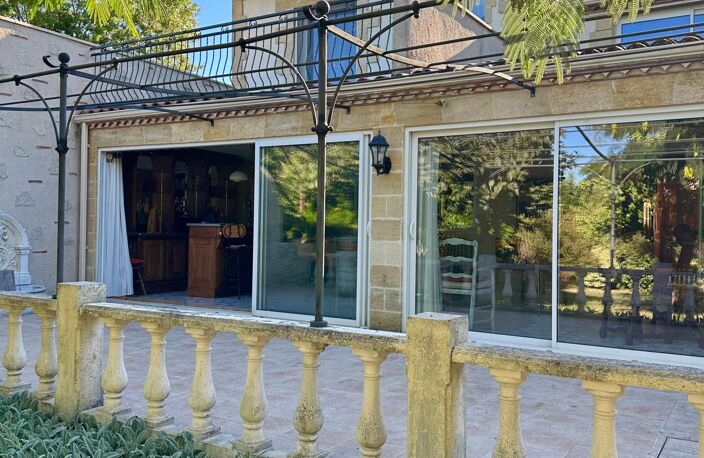 Grande maison en pierre avec piscine intérieure — photo 4