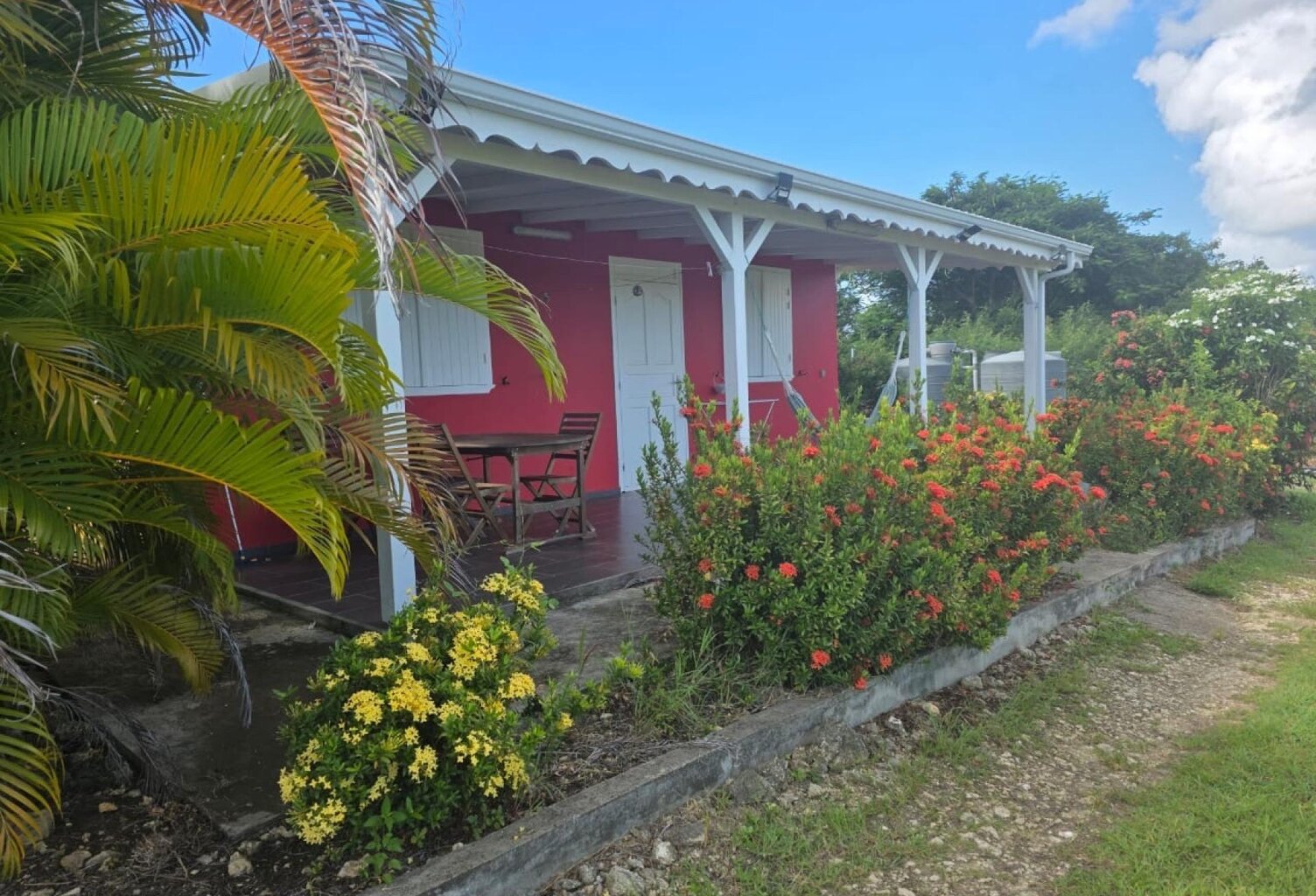 Trois jolies petites maisons identiques Saint-françois, secteur BLONVAL. — photo 1