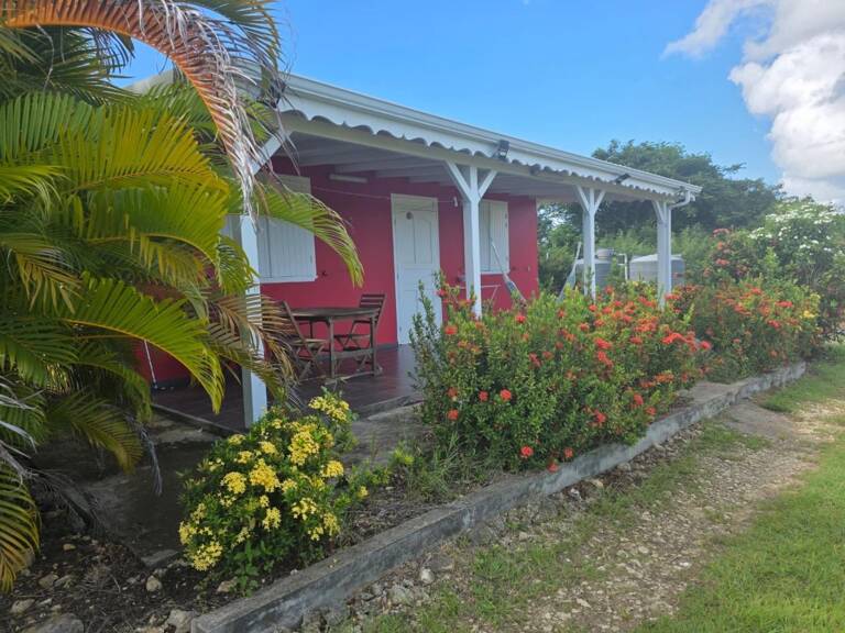 Trois jolies petites maisons identiques Saint-françois, secteur BLONVAL. — photo 1