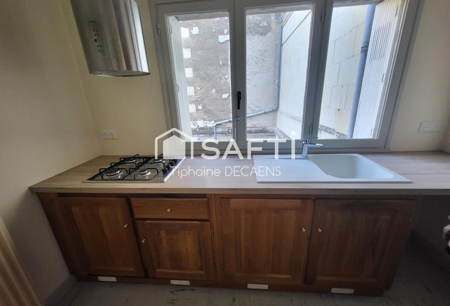 ancien commerce, belle surface beau volume, beau potentiel — photo 1