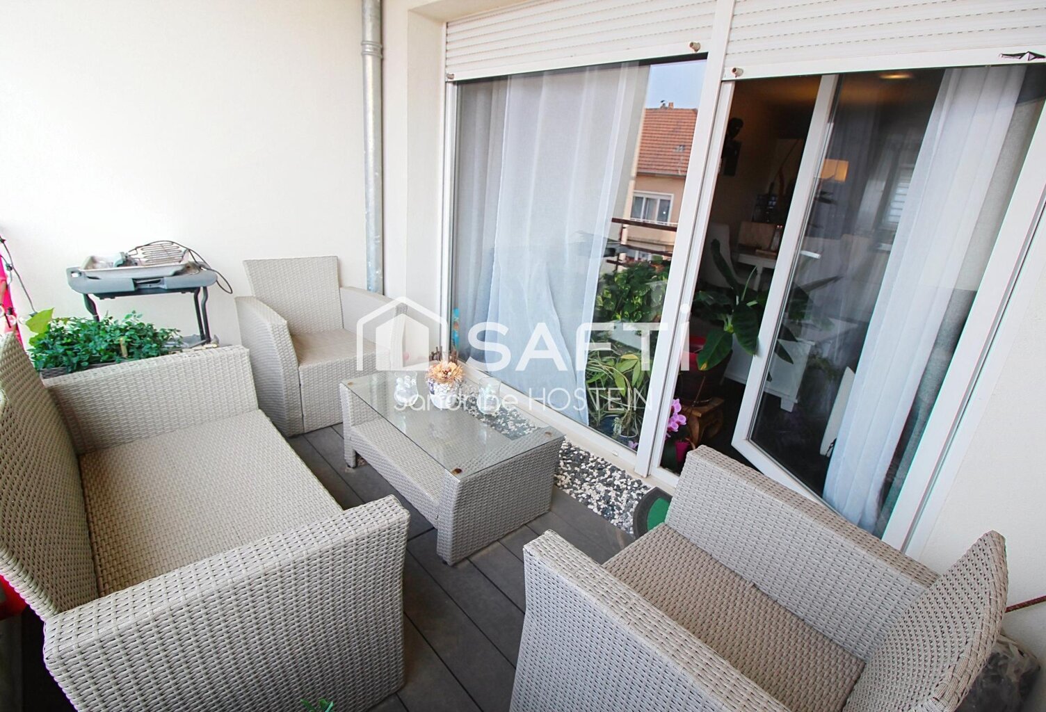 Bel appartement avec 2 chambres, terrasse et parking! — photo 1