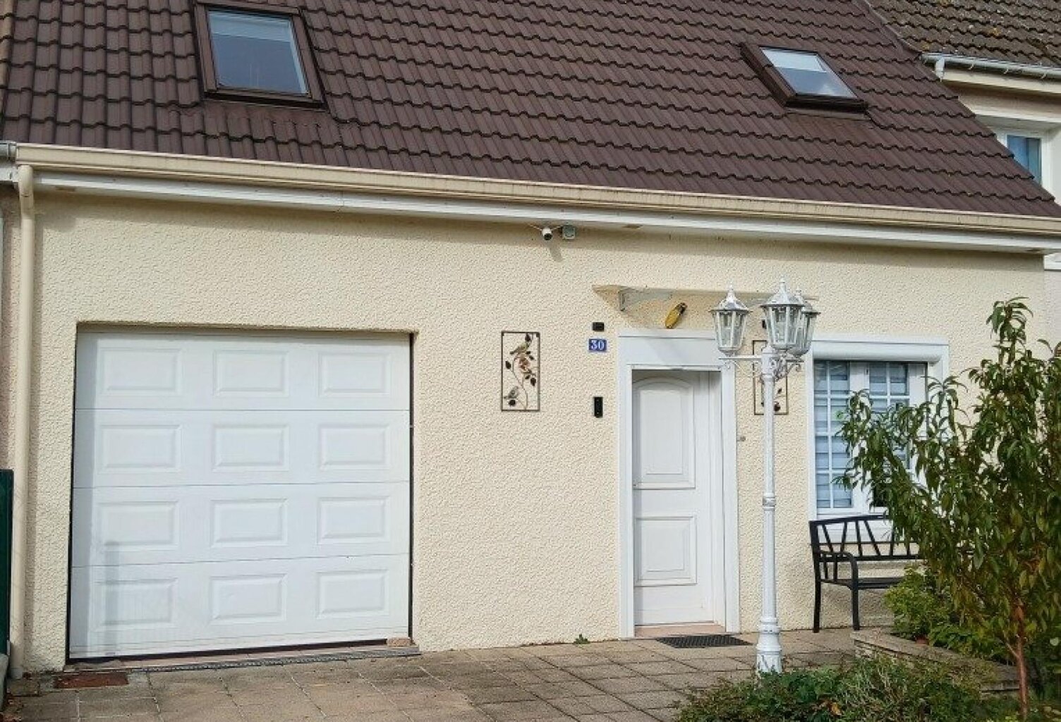 Habitable de suite, quartier calme au sein d'un village tous services — photo 1