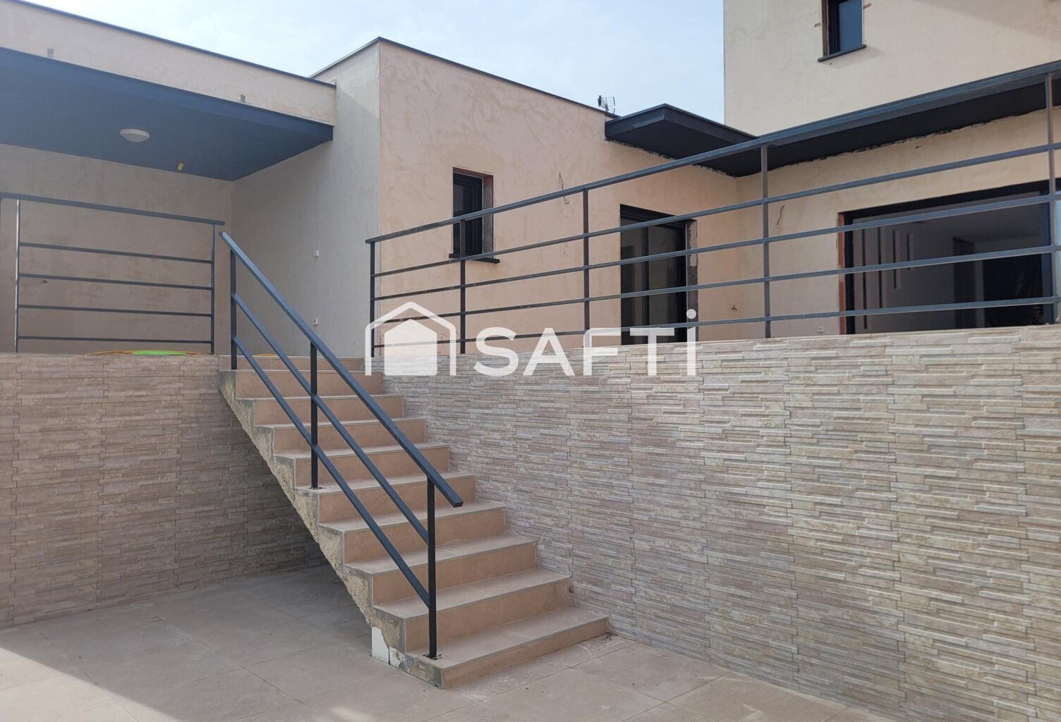 MAISON NEUVE AUX VOLUMES GENEREUX — photo 1