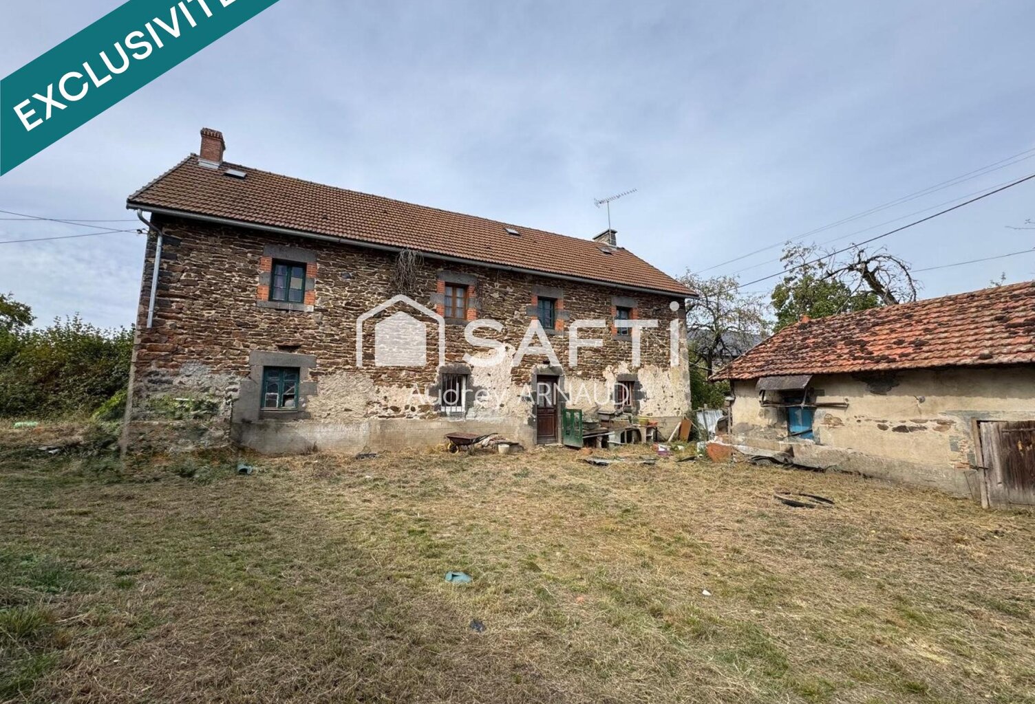 Ancien corps de ferme à rénover avec dépendances — photo 1