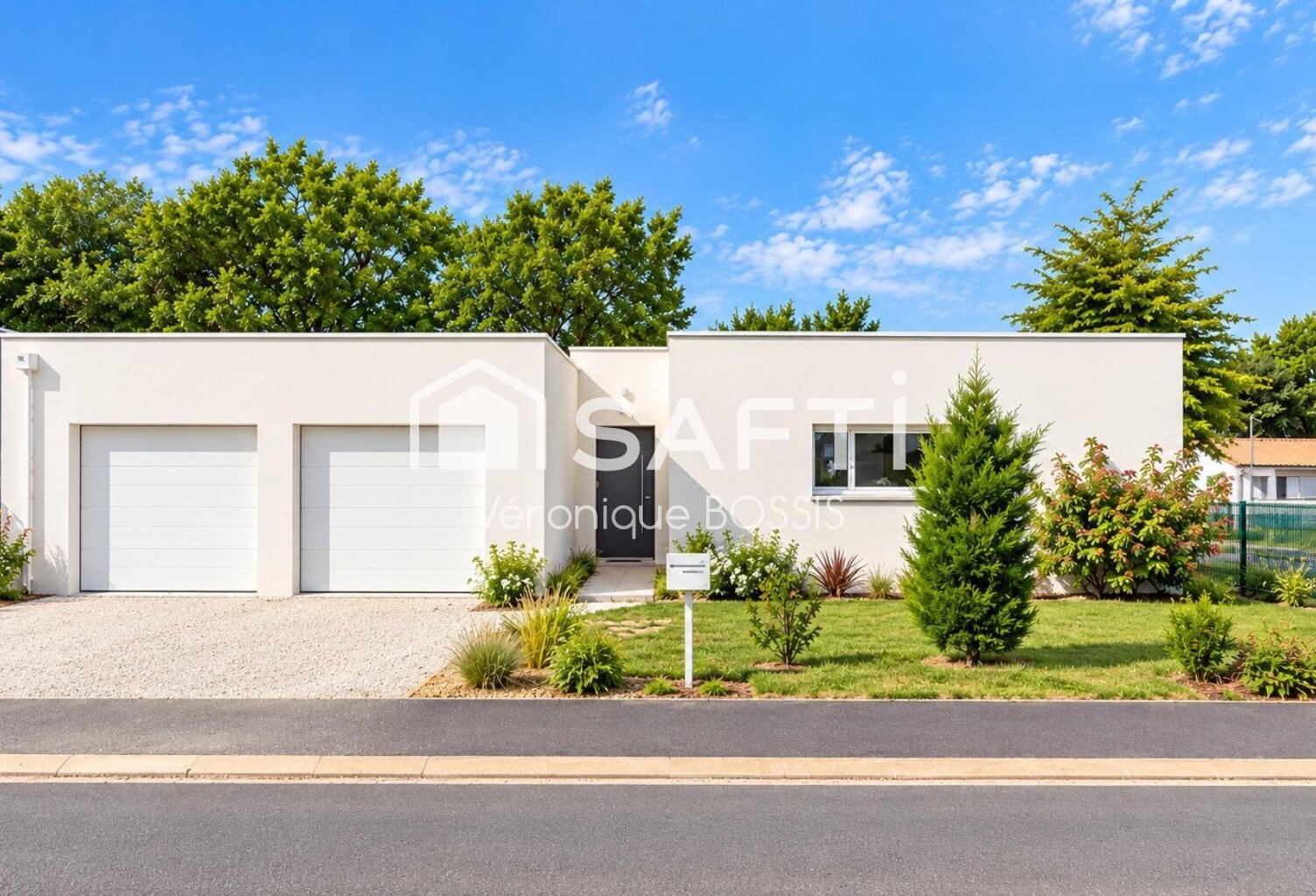 LA ROCHE-SUR-YON  MAISON CONTEMPORAINE DE PLAIN-PIED  105 M²  3 CHAMBRES — photo 1