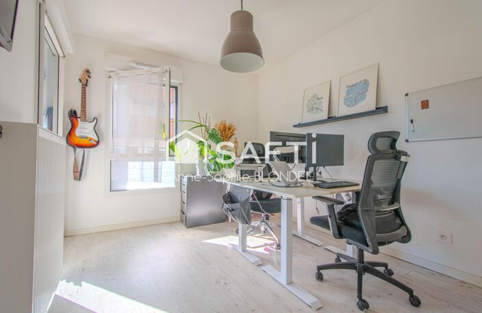 BORDEAUX BASSINS A FLOTS Appartement 2 chambres, balcon, parking — photo 5