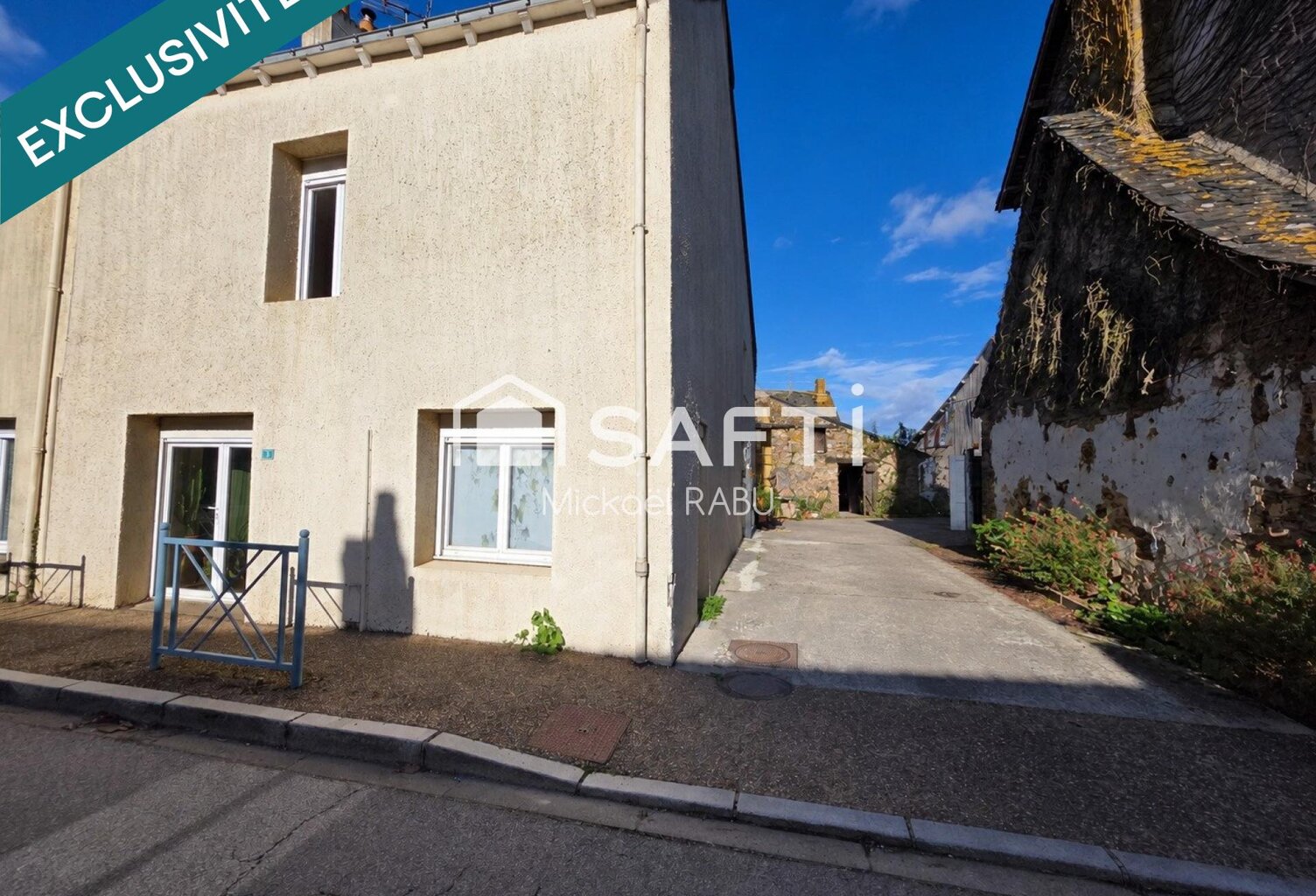 Maison de bourg avec grand hangar — photo 1