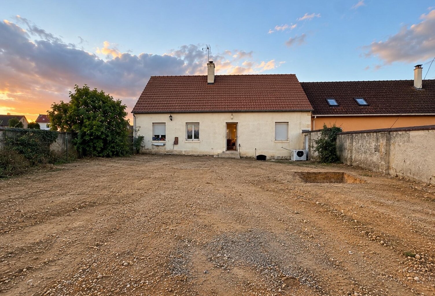 CHARMANTE FERMETTE ENTIÈREMENT RÉNOVÉE AVEC GRANDE DÉPENDANCE ET TERRAIN DE 4 300 M² — photo 1