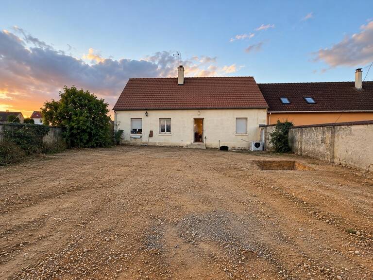 CHARMANTE FERMETTE ENTIÈREMENT RÉNOVÉE AVEC GRANDE DÉPENDANCE ET TERRAIN DE 4 300 M² — photo 1