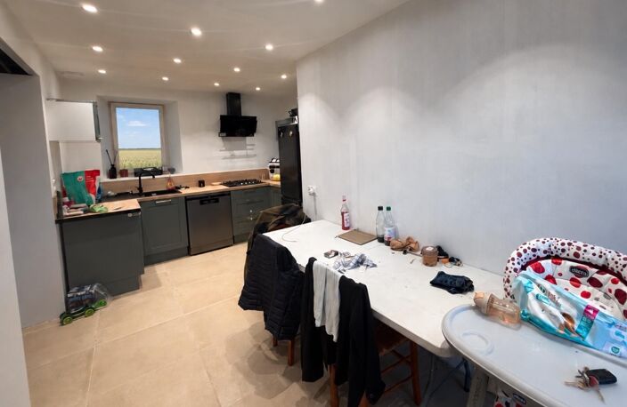 CHARMANTE FERMETTE ENTIÈREMENT RÉNOVÉE AVEC GRANDE DÉPENDANCE ET TERRAIN DE 4 300 M² — photo 3