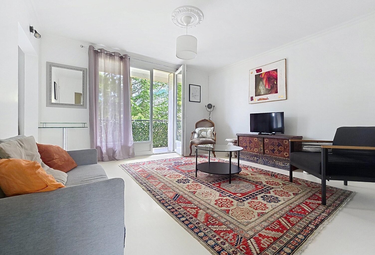 Appartement rénové avec balcon, vue dégagée et cadre verdoyant — photo 1