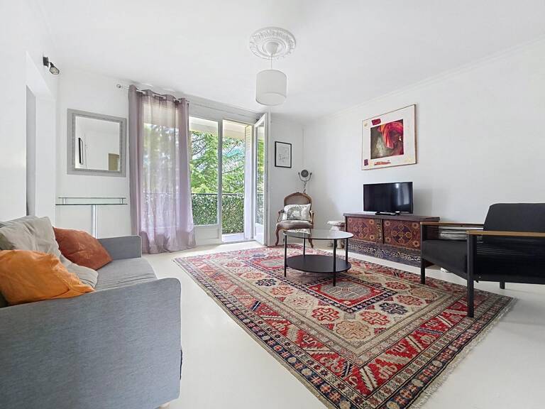 Appartement rénové avec balcon, vue dégagée et cadre verdoyant — photo 1