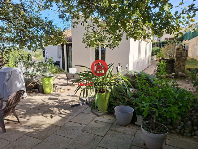 Maison de plain-pied avec vue et terrasses — photo du bien