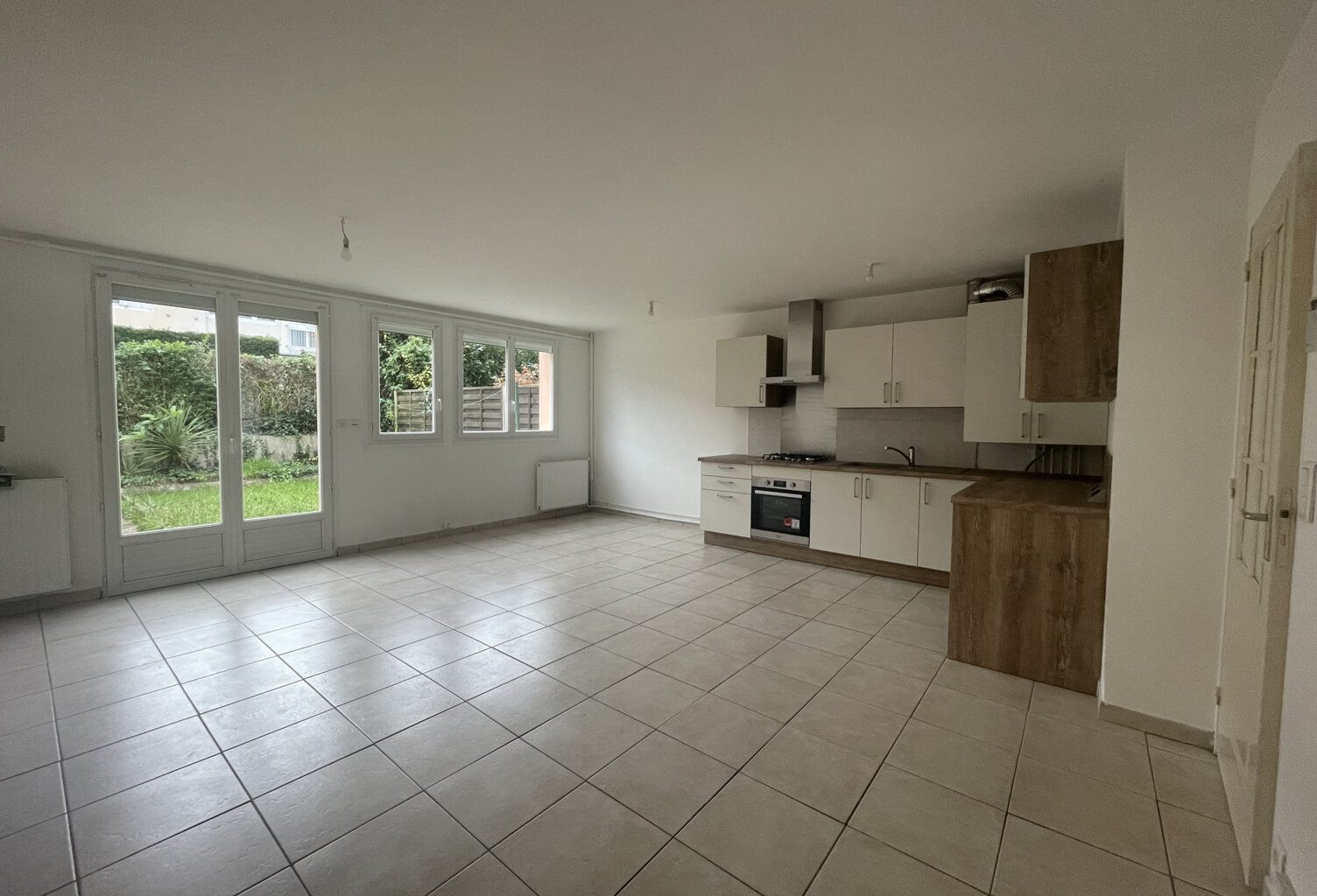 A LOUER LE MANS SUD- MAISON 4 CHAMBRES AVEC JARDIN ET GARAGE — photo 1