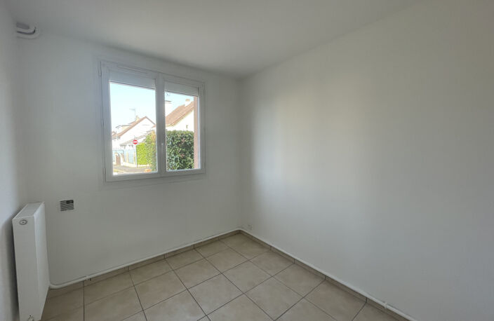 A LOUER LE MANS SUD- MAISON 4 CHAMBRES AVEC JARDIN ET GARAGE — photo 3