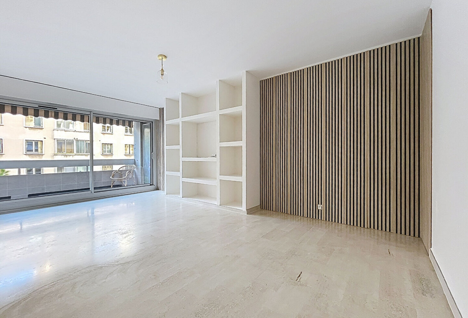Appartement T3 traversant , rénové avec grand balcon — photo 1