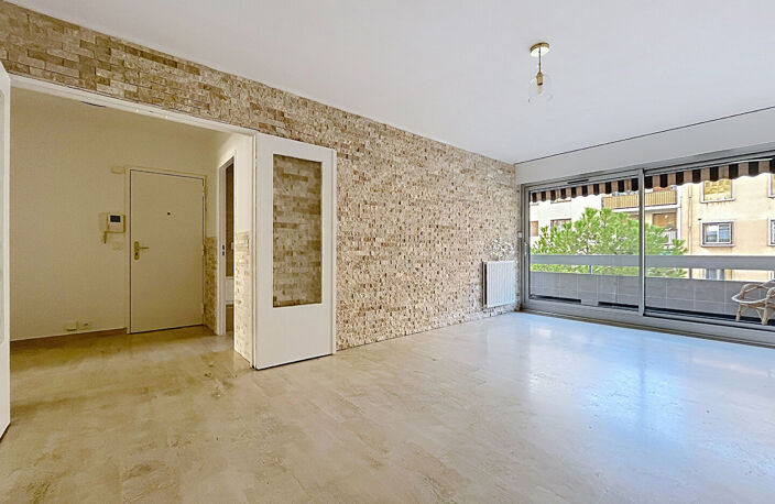 Appartement T3 traversant , rénové avec grand balcon — photo 3